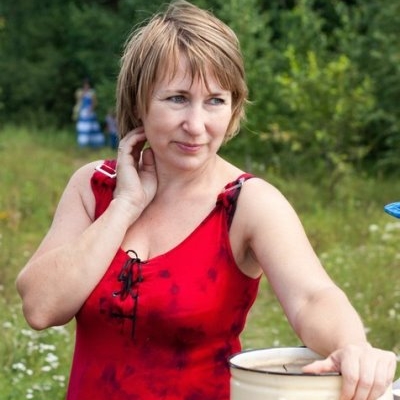 Светлана Муратова угощает гостей чаем